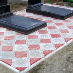 Укладка плитки на кладбище